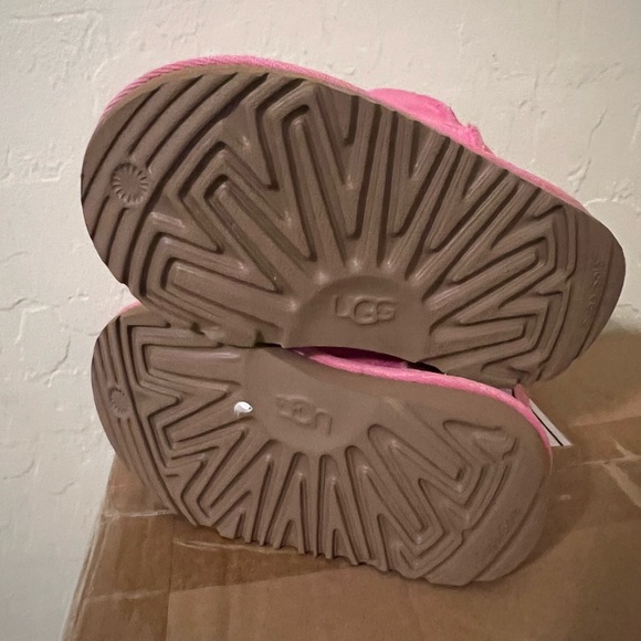 Toddler Girl Uggs - Picture 3 of 7